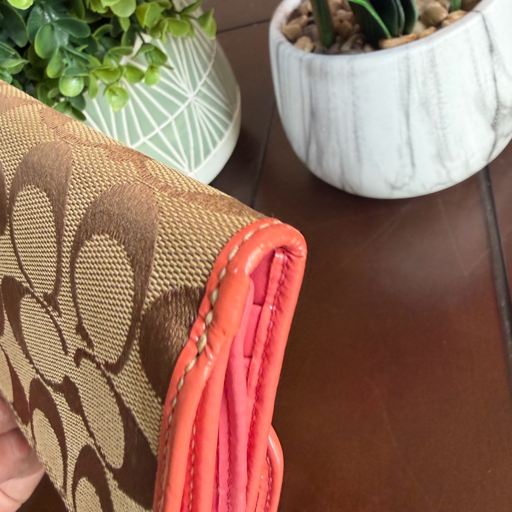 Coach Pink signature canvas wallet with turn lock - Picture 12 of 15